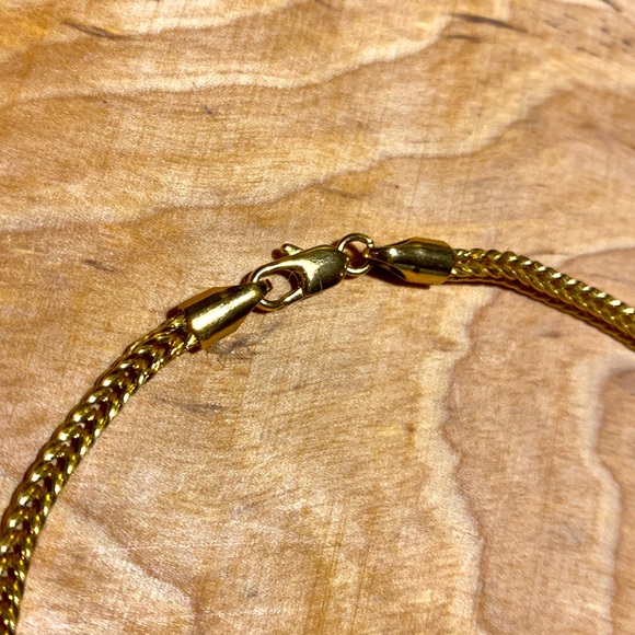 Beautiful faux crystal gold coloured necklace. Thick chain. Unworn. - Picture 3 of 7